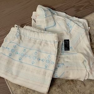 BNWT La Vie en Rose Flannel PJ Set🌹